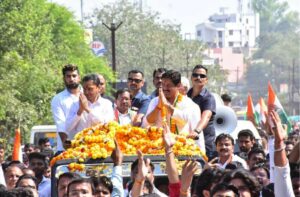 कांग्रेस प्रत्याशी सुखदेव पांसे ने सांसद नकुलनाथ के साथ नामांकन करवाया जमा, रैली में हजारो की संख्या में दिखे कार्यकर्ता