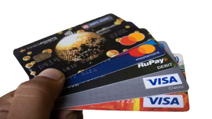 ATM कार्ड पर फ्री में मिलता है 5 लाख तक का इंश्योरेंस, जानें कैसे कर सकते हैं क्लेम