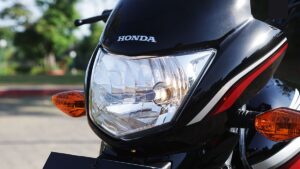 Splendor का दबदबा कम कर देंगी Honda की धांसू बाइक, शानदार माइलेज और बेजोड़ मजबूर इंजन के साथ देखे कीमत