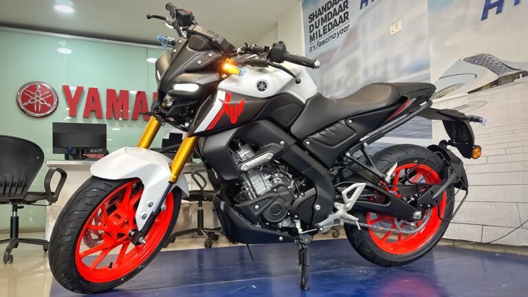 KTM की बत्ती बुझा देगी Yamaha की झक्कास बाइक, शानदार फीचर्स और ताबड़तोड़ इंजन के साथ देखे कीमत