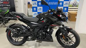 Yamaha MT की हेकड़ी निकाल देंगी Bajaj की दमदार बाइक, किलर लुक और पॉवरफुल इंजन के साथ देखे कीमत