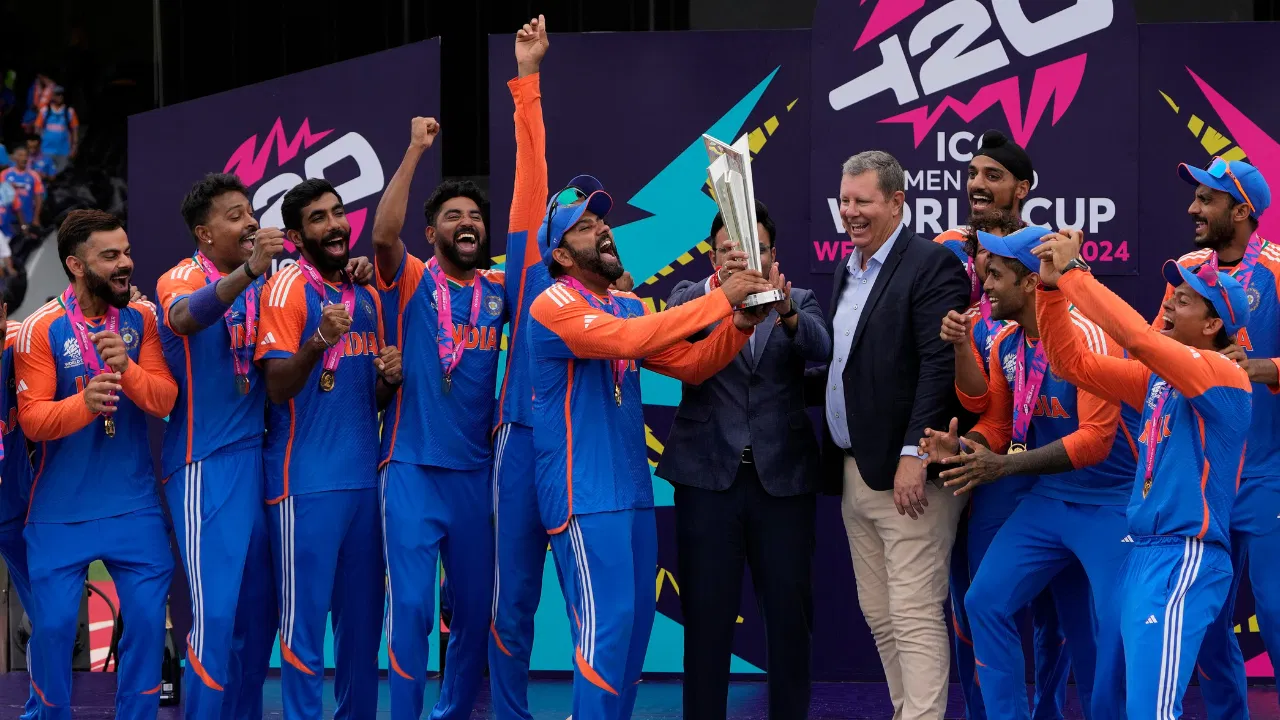 टी20 वर्ल्ड कप 2024 चैंपियन बनने के बाद भी स्वदेश नहीं पहुंची टीम इंडिया! बड़ी वजह आई सामने